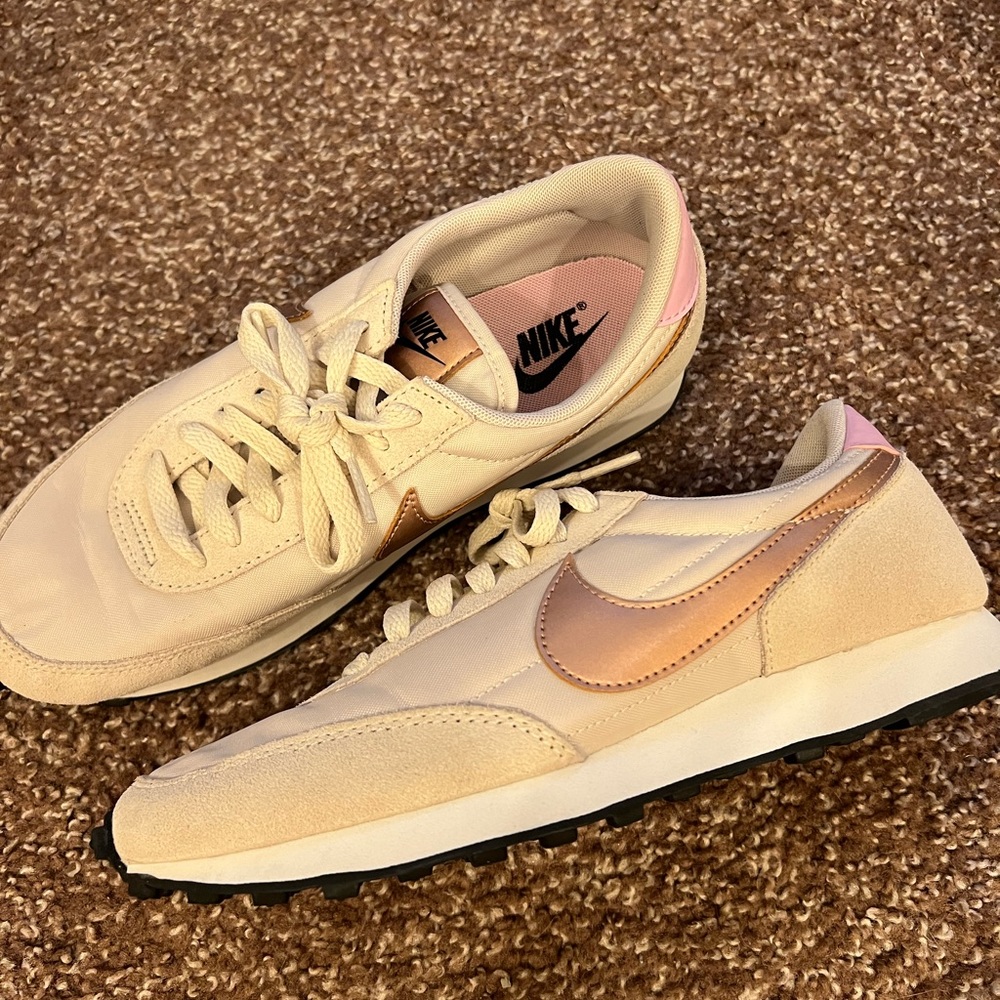 Nike Women’s Tennis Shoes